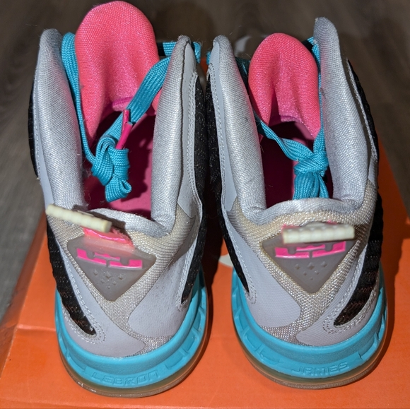 Nike LeBron 9 'South Beach' - Picture 7 of 8